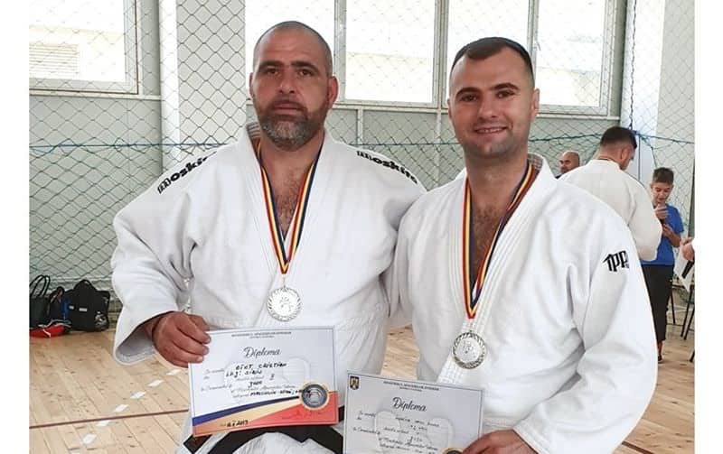 foto medalii de argint pentru doi polițiști sibieni la campionatul național de judo