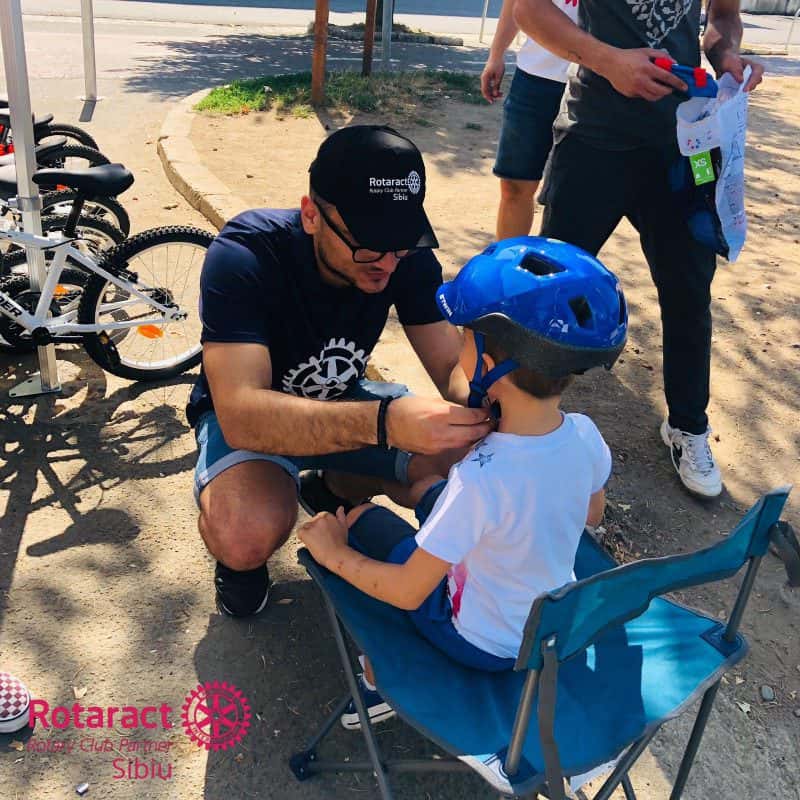 foto proiectul „școala de biciclete” organizat la sibiu – copiii au învățat despre importanța sportului