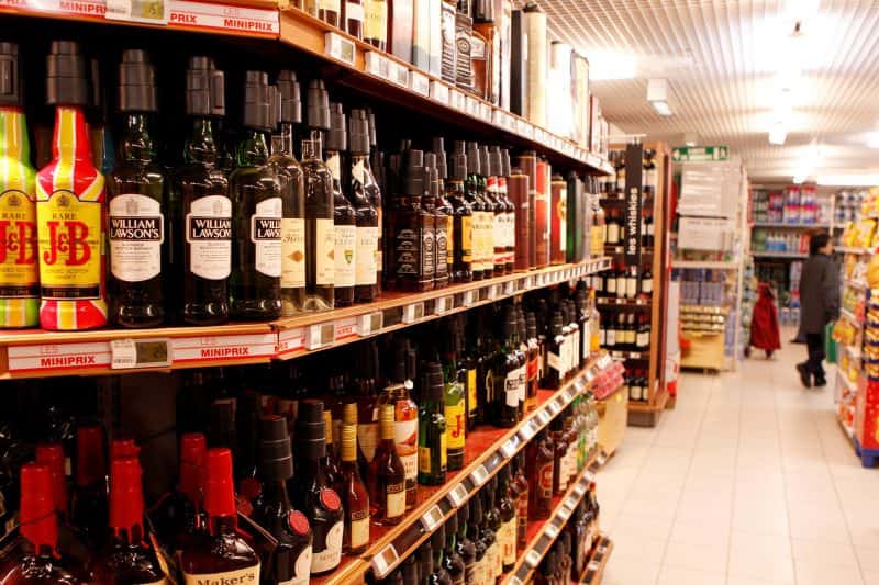 magazinele care vând băuturi alcoolice minorilor vor lua amenzi drastice
