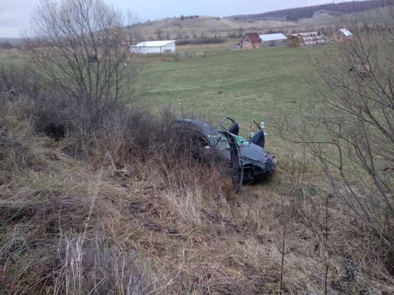 UPDATE FOTO Accident cu cinci victime între Vurpăr și Rosia - O mașină s-a răsturnat în șanț