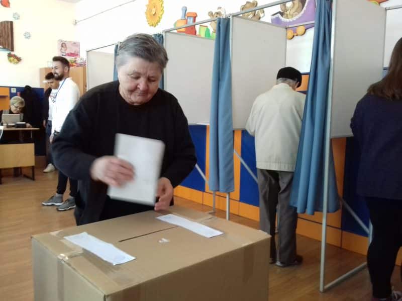 prezenta la vot sibiu - peste 10 la suta din populație a mers la urne până la ora zece