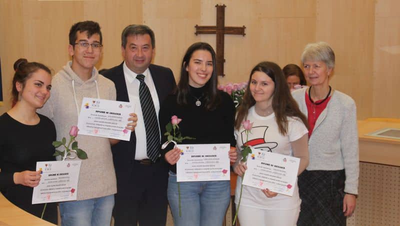 video foto cei mai inteligenți elevi ai sibiului recompensați cu premii în bani de consiliul județean