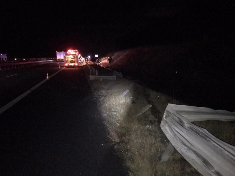 foto tragedie pe autostrada sibiu-sebeș - un bărbat fără permis a murit după ce s-a răsturnat cu microbuzul