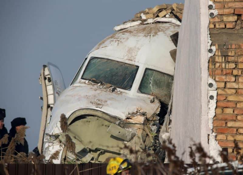 foto avion prăbușit în kazahstan - cel puțin 15 morți și 60 de răniți