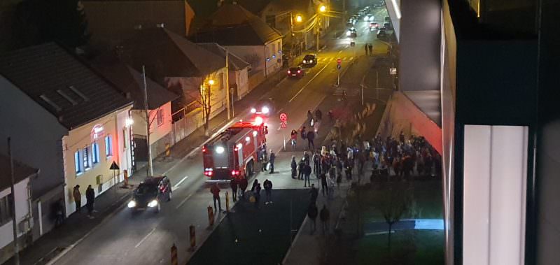 update video foto incendiu la mall-ul promenada - a luat foc o mașină