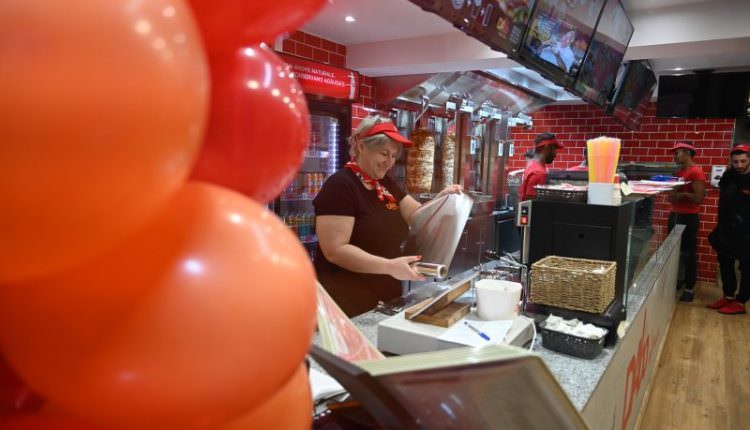 galerie foto: mega afacerea sibiană dabo döner – cea mai veche locație e proaspăt redeschisă