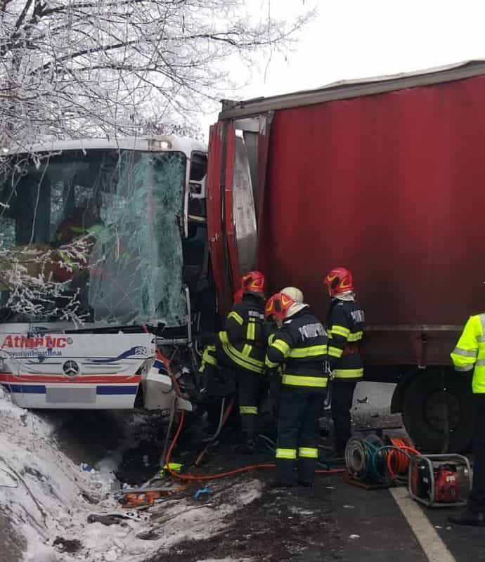 video foto cum s-a produs accidentul grav de la intrarea pe valea oltului - starea răniților