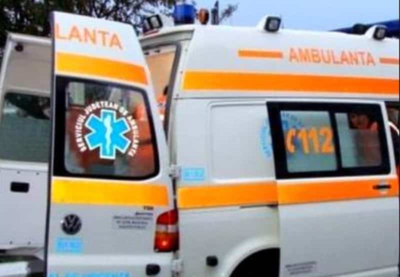 accident cu trei mașini între șura mare și slimnic - fetiță de 8 ani dusă la spital