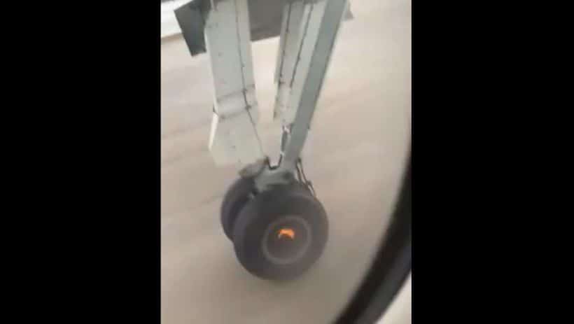 video – roata unui avion se desprinde în timp ce aterizează – incident filmat de un pasager
