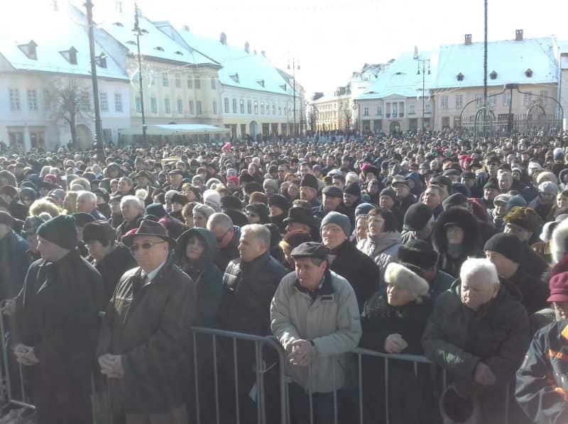 VIDEO FOTO Slujba de Bobotează la Sibiu - Peste zece mii de sibieni în Piața Mare