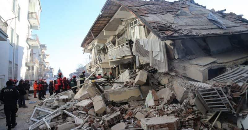 cutremurul din turcia - s-a ajuns la 100 de morți și peste 1000 de răniți