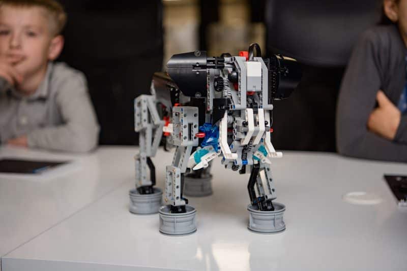 premieră la sibiu - prima competiție de robotică pentru adolescenți