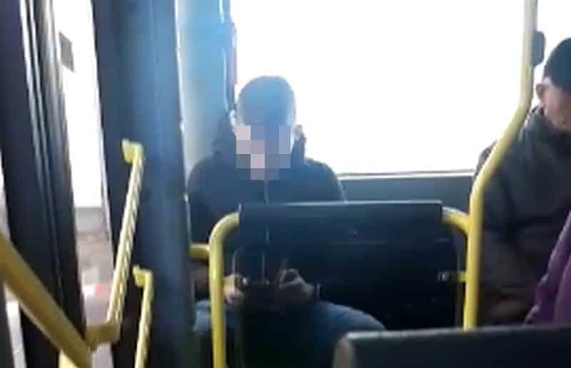 video: muzică țigănească într-un autobuz tursib - un puștan rebel s-a crezut la el acasă