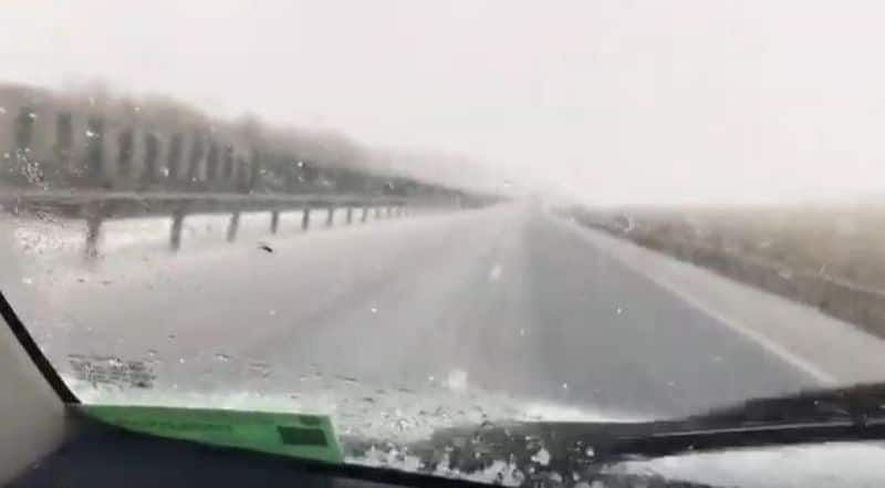 video - șoferi, circulați cu prudență - ploaie cu gheață pe autostradă și pe dn1 în județul sibiu