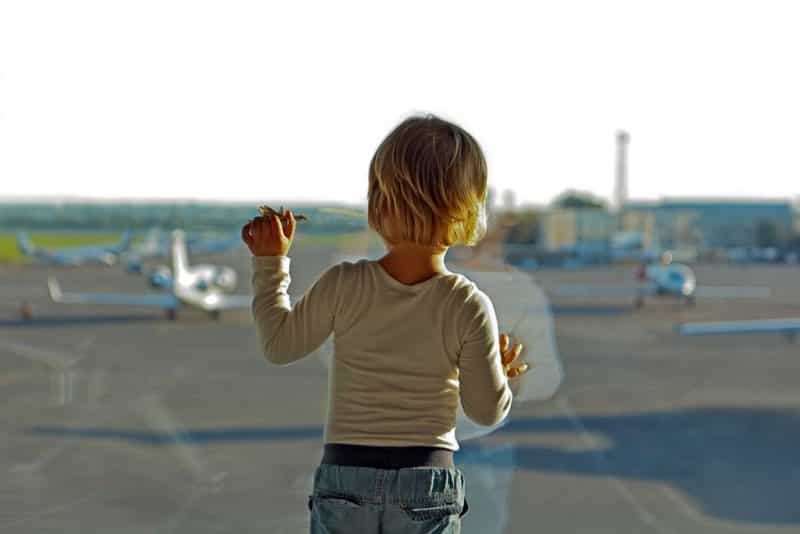 treizeci de milioane de euro de la guvern pentru copiii cu părinții plecați în străinătate