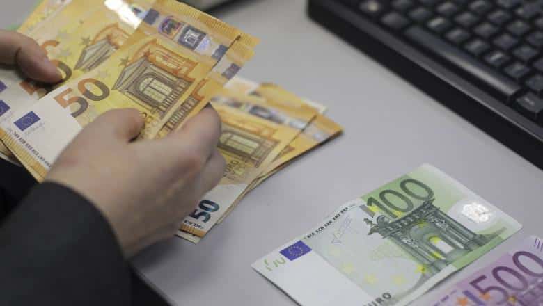 euro, cotație record - rate mai mari pentru românii cu credite în moneda europeană