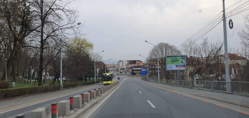 foto - sibiul pustiu joi seara. trafic lejer prin oraş