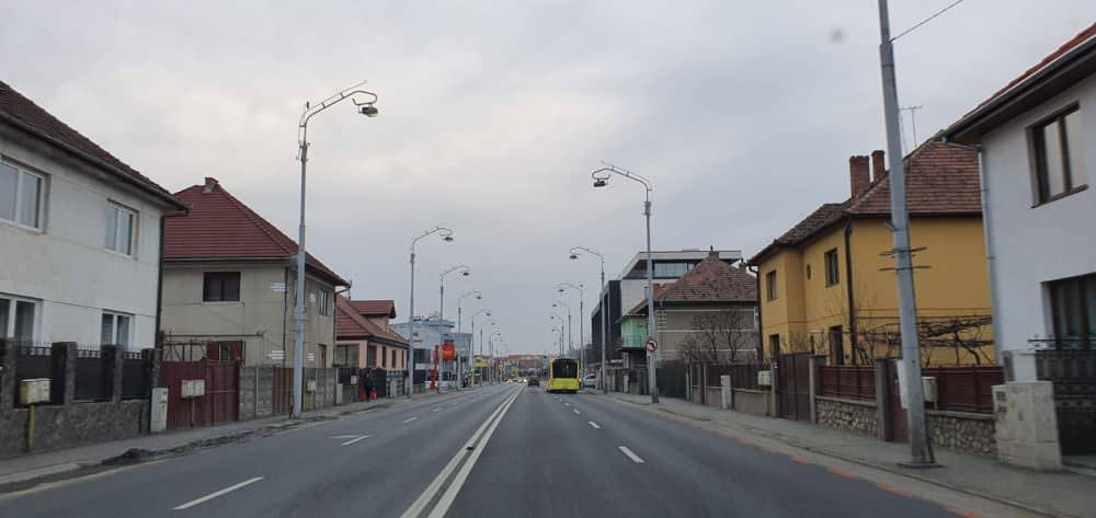 foto - sibiul pustiu joi seara. trafic lejer prin oraş