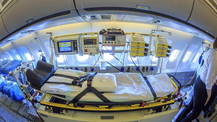 foto: germania transferă cu un avion-spital ultra modern bolnavi de coronavirus din italia și franța
