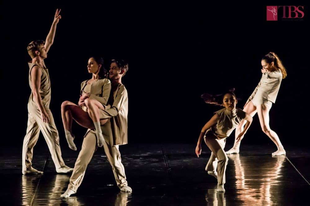 teatrul de balet sibiu prezintă online spectacolul de dans „când întunericul devine lumină” - vineri, 18.30