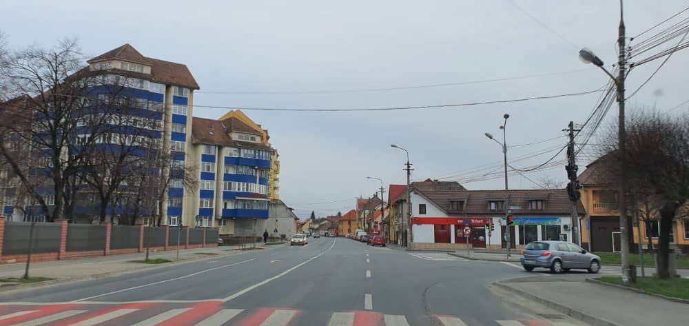 foto - sibiul pustiu joi seara. trafic lejer prin oraş