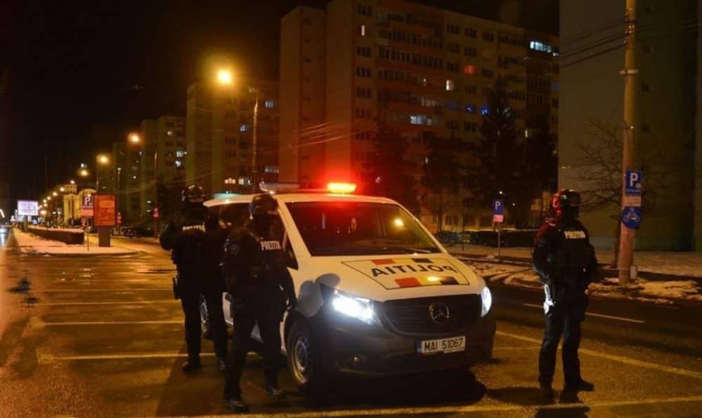 foto: poliția a dat cincisprezece amenzi la sibiu celor care au ieșit din casă după ora 22.00