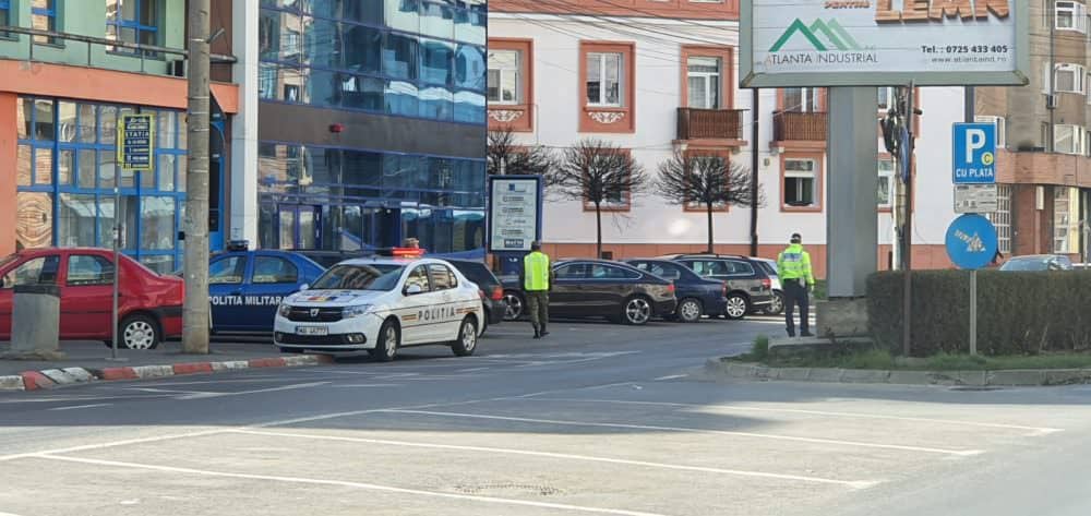foto: filtre de poliție în tot orașul - sunt verificați șoferii și pietonii