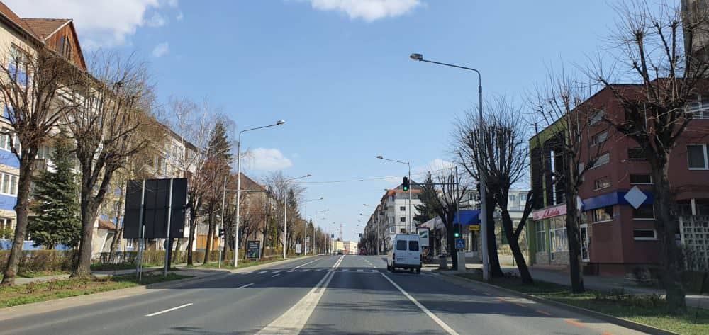 foto: sâmbătă sibienii stau acasă - orașul e aproape pustiu