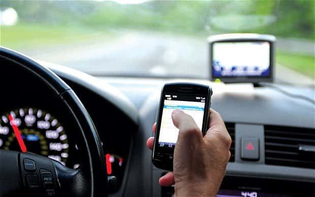 șoferii pot să vorbească la telefon în mers cu o singură condiție - legea a fost promulgată