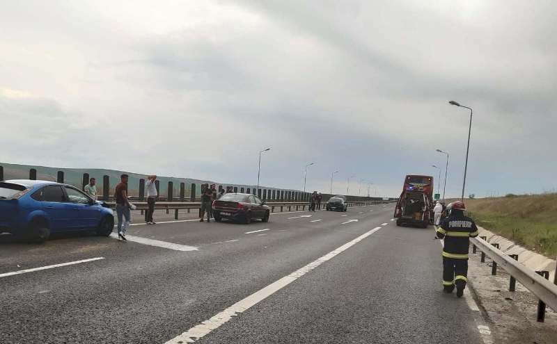 foto accident pe autostrada sebeș - sibiu. unsprezece persoane implicate
