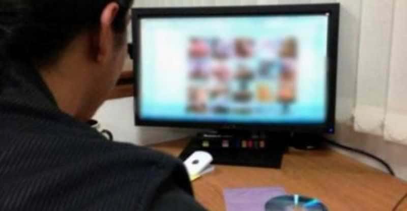 tânăr din sibiu săltat de mascați - a păcălit o fetiță să îi trimită imagini în ipostaze sexuale