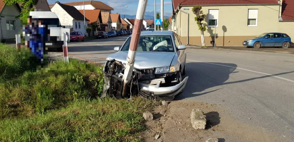 foto: un sibian a intrat cu mașina în bariera de pe calea turnișorului - trafic blocat