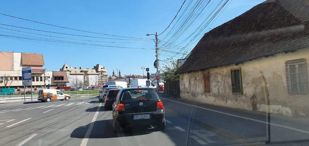 video foto: goana după cumpărături în vreme de pandemie - plin de oameni pe străzi la sibiu