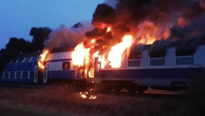 tren mistuit de flăcări pe relația brașov - mediaș. un om carbonizat de flăcări