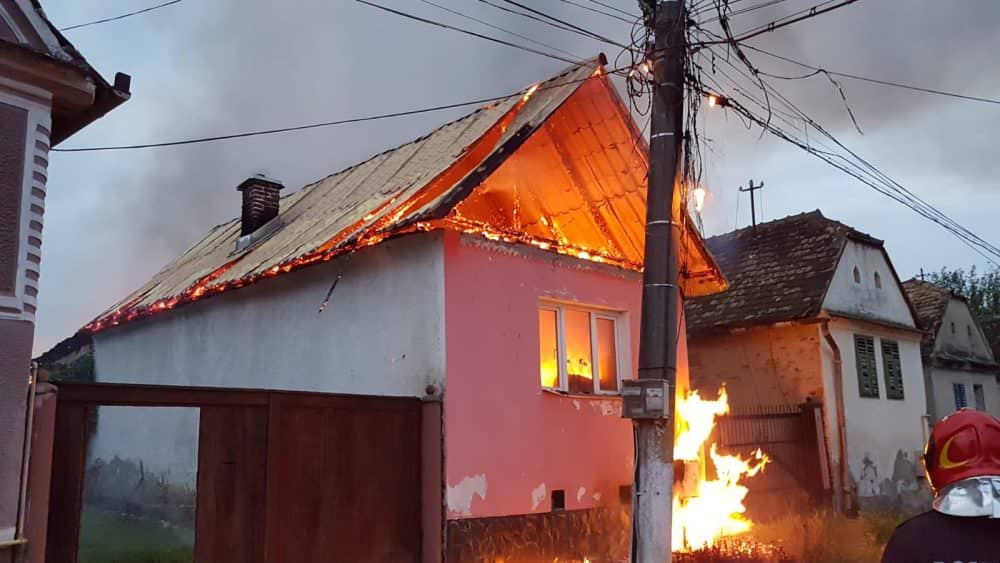 locuința distrusă de flăcări la boian din cauza unui scurtcircuit electric