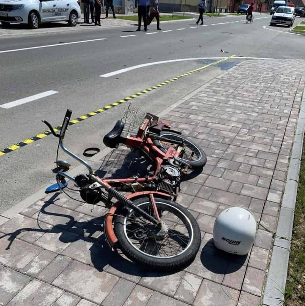 foto: accident la avrig - mopedist lovit de o mașină