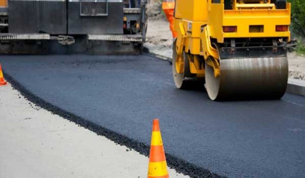 se toarnă asfalt nou pe străzile henri coandă și rahovei - traficul va fi restricționat