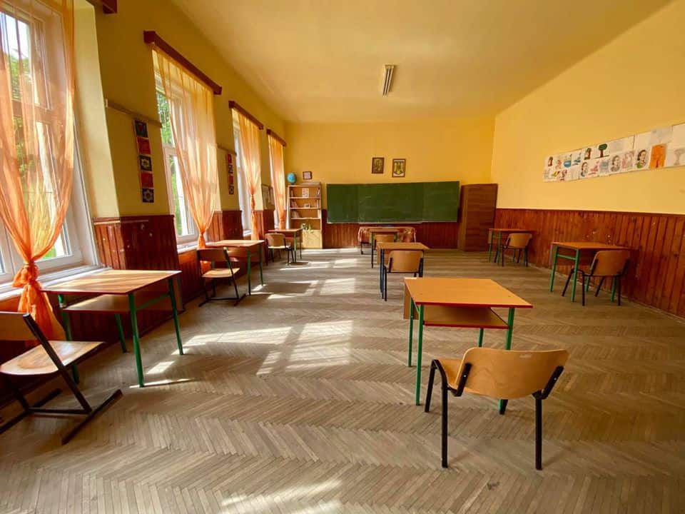 peste 3.500 de elevi sibieni au revenit la școală - doi aveau temperatură