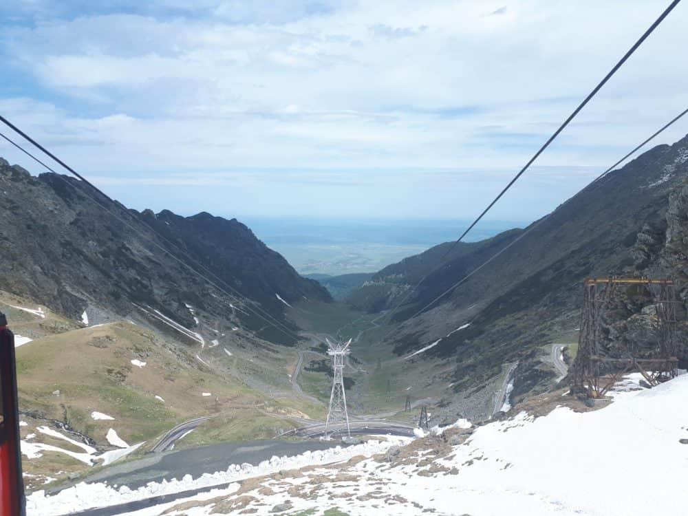 foto rusalii la bâlea lac - turiștii se pot bucura și acum de zăpadă