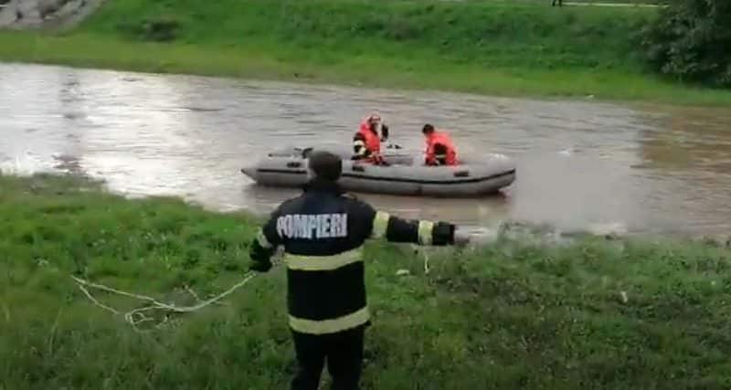 update video: fetița căzută în râul cibin - pompierii încă o caută
