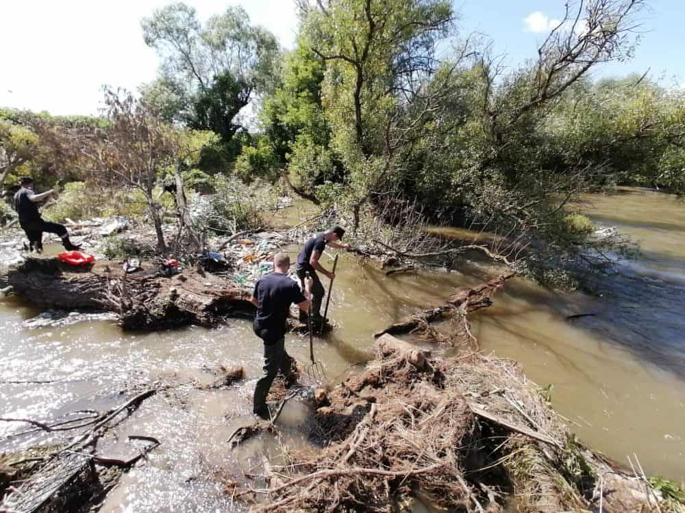 FOTO: Pompierii nu se dau bătuți - Miercuri reiau căutările micuței Adelina