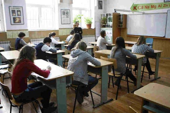 peste 4000 de elevi sibieni susțin examenul de evaluare națională pentru clasa a vi-a