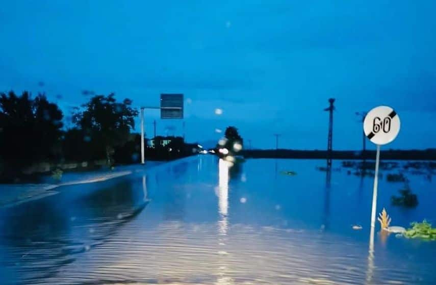 foto autostrada sibiu - deva inundată. trafic deviat temporar