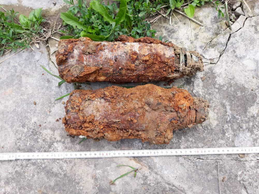 foto: proiectile explozive de război găsite într-o pivniță la richiș