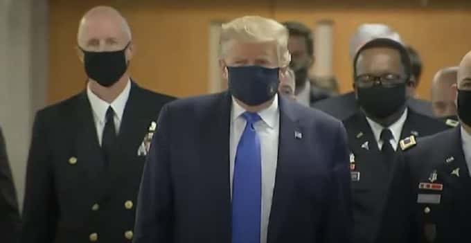 video donald trump a purtat mască pentru prima dată în public