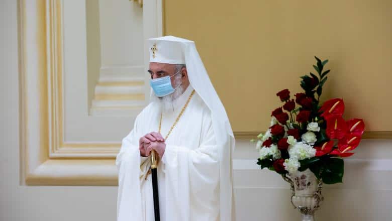 patriarhul româniei a apărut cu mască la un eveniment public