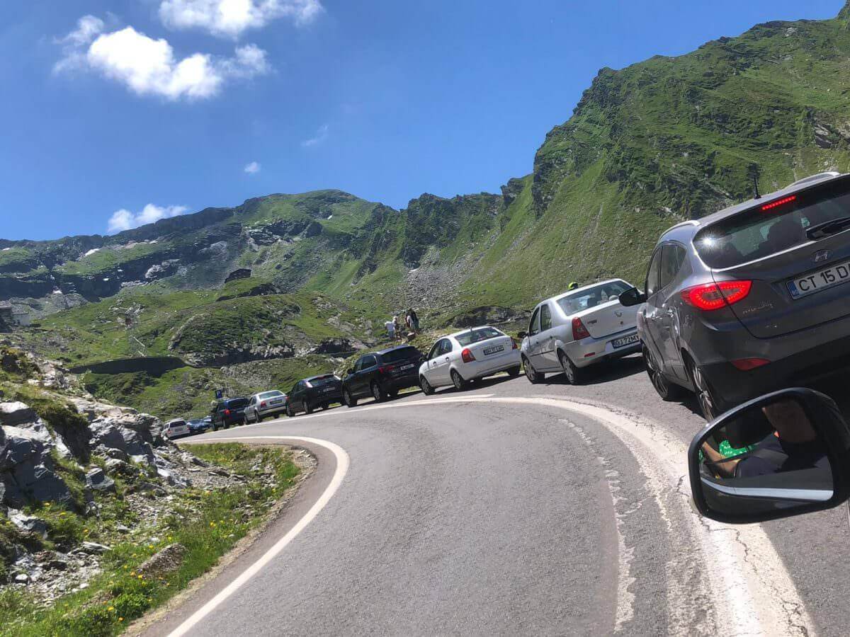 foto: escapadă de weekend pe transfăgărășan - trafic bara la bară, nervi și înghesuială