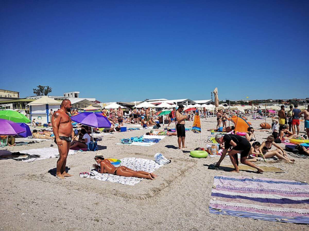 VIDEO FOTO La mare în pandemie - Stațiunile de pe litoralul românesc unde se respectă distanțarea socială