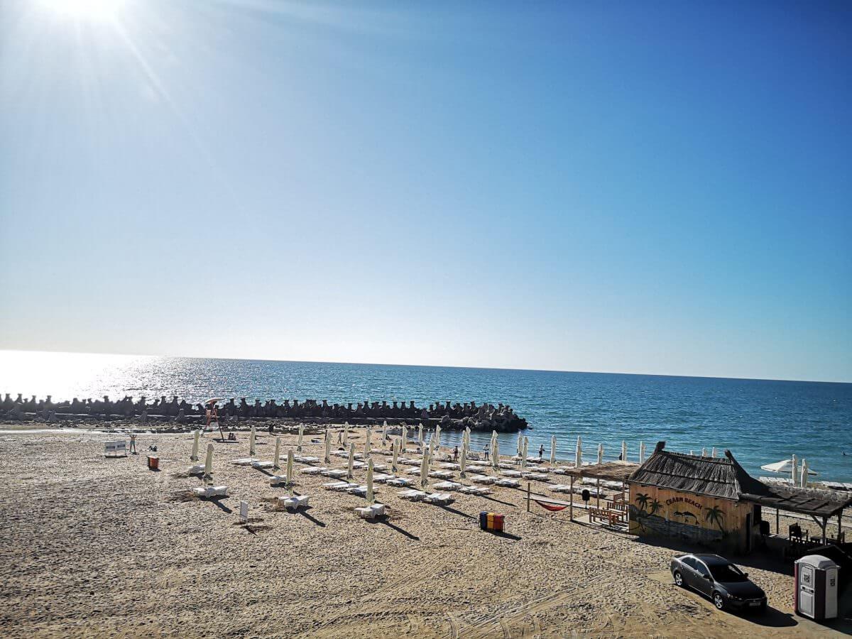 VIDEO FOTO La mare în pandemie - Stațiunile de pe litoralul românesc unde se respectă distanțarea socială