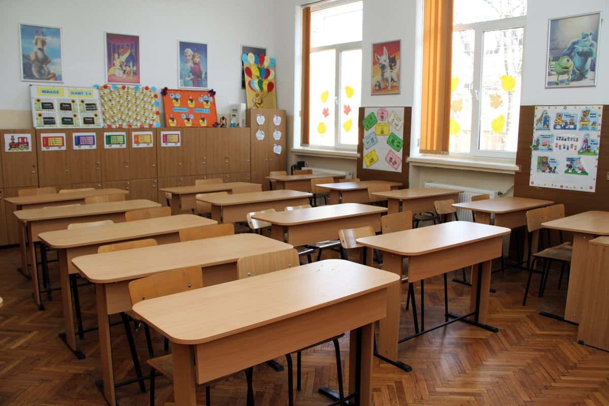 reluarea cursurilor în toamnă - tătaru: doar o treime dintre elevi vor merge la școală